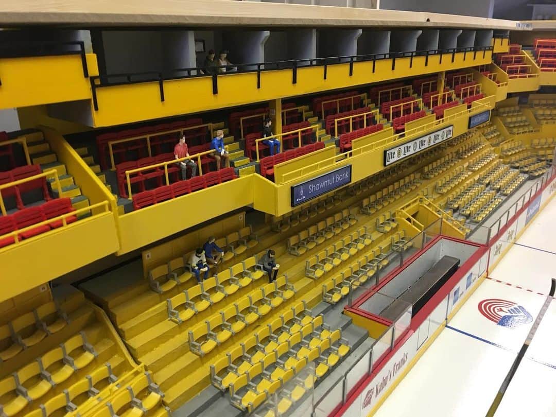 NHLさんのインスタグラム写真 - (NHLInstagram)「This Boston Garden table hockey arena is the best thing you'll see today. 👏  (📷 FB/Trent Buhler)」11月25日 11時05分 - nhl