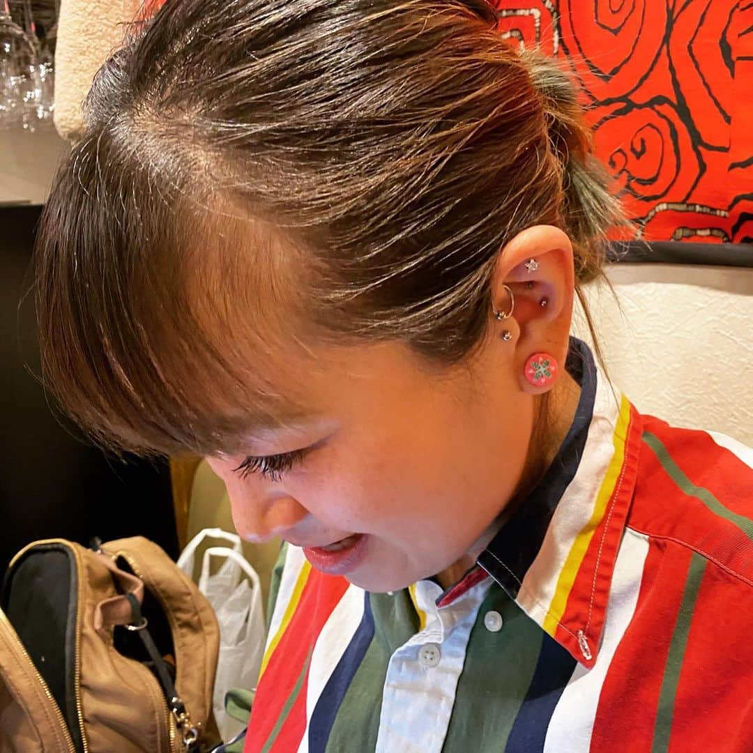 rasuさんのインスタグラム写真 - (rasuInstagram)「昨日はロシアンさんとコラボで唐辛子ばるJammingさんへ ピリ辛から激辛に辛くないメニューももちろんありみんな楽しめる美味しいお店  国産唐辛子のみを使用しているので新鮮で爽やかな辛さを楽しめる٩( ᐛ )و ２人ともチヂミが最高過ぎて興奮しました(//´﹃｀//)  オープンで予約して結局ラストまで呑んでました←  また絶対に行くんだ٩( ᐛ )و٩( ᐛ )و٩( ᐛ )و  #激辛 #旨辛」11月25日 11時19分 - rashu_eat