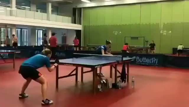ガリア・ドボラクのインスタグラム：「When you suddenly feel very ashamed of your involuntary reactions 🙊🙈 Sound ON 🔊 @sofi_2_ @tabletenniscarsantcugat #tabletennis」