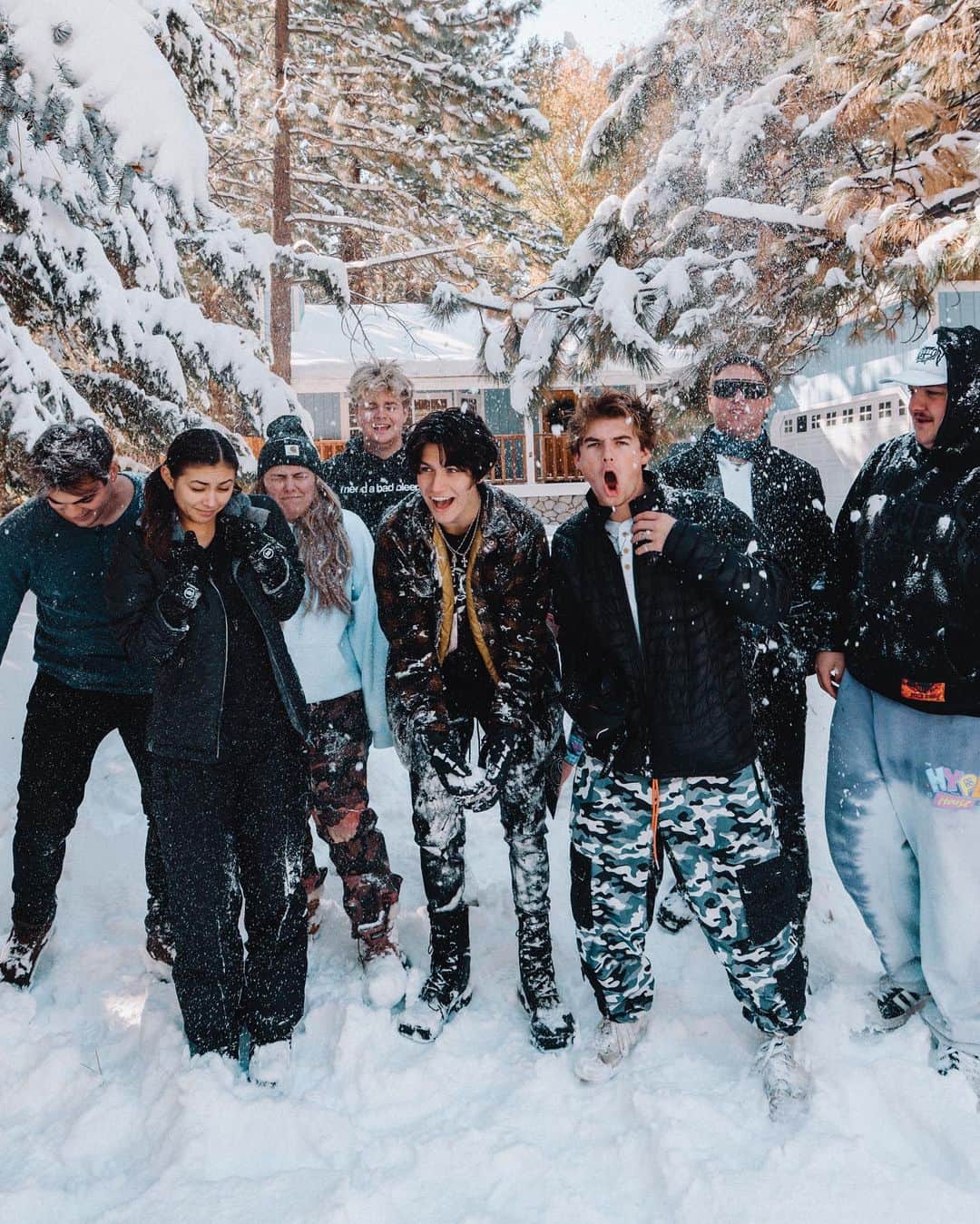 Bryant Eslavaのインスタグラム：「/ WHO’S READY FOR SOME SNOW PHOTOS? ⛄️❄️」