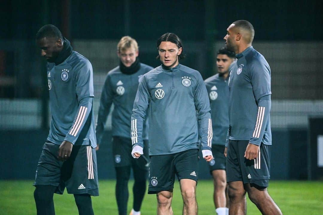 ニコ・シュルツのインスタグラム：「Training ✔️ @dfb_team」