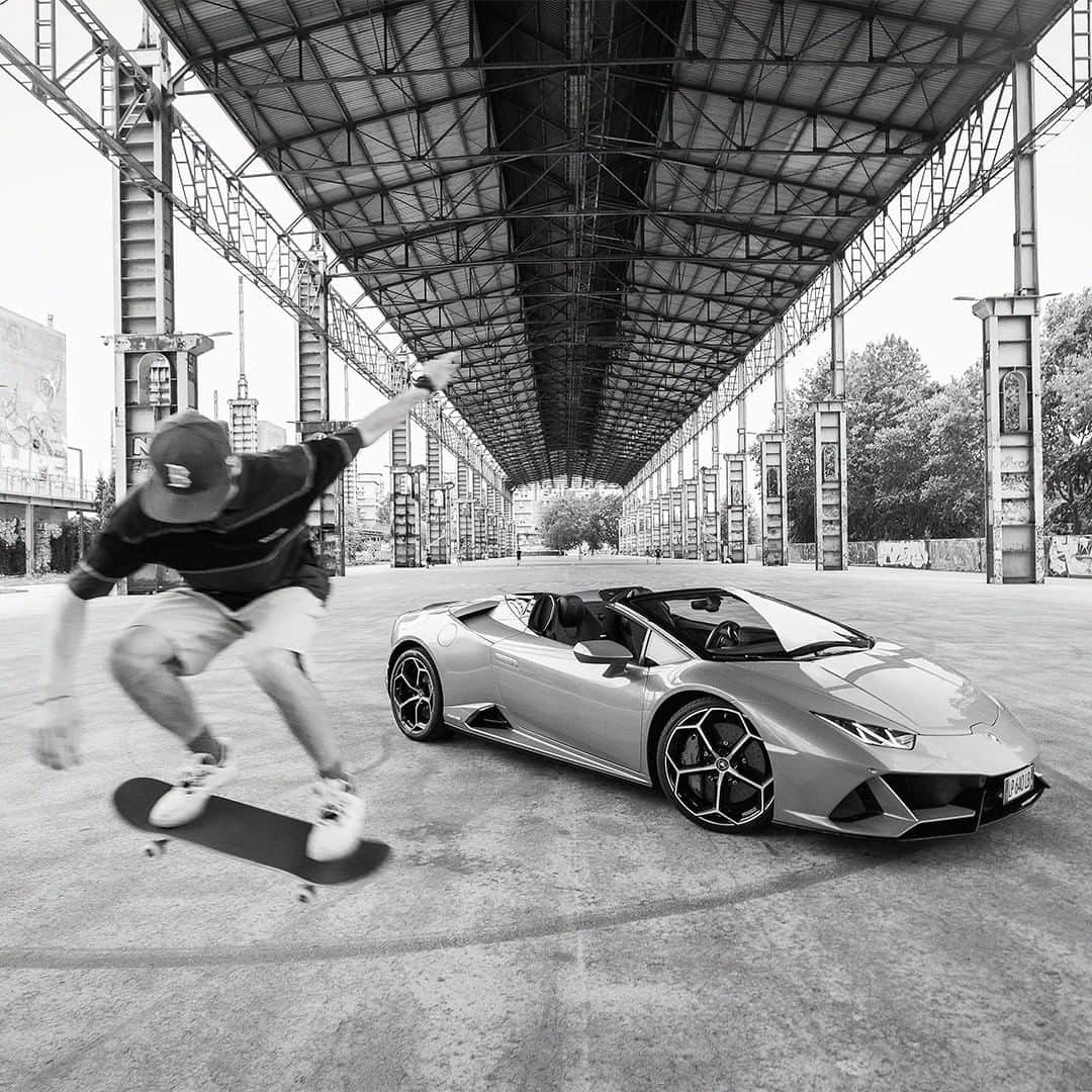 ランボルギーニさんのインスタグラム写真 - (ランボルギーニInstagram)「What’s a story? Sometimes it’s just a wonderful flow of different life fragments. That’s what photographer @chiaramirelli created with our Huracán EVO Spyder in her portrait of Italy's Piedmont region.  #Lamborghini #HuracanEVOSpyder #EveryDayAmplified #WithItalyForItaly #Piemonte」11月11日 2時49分 - lamborghini