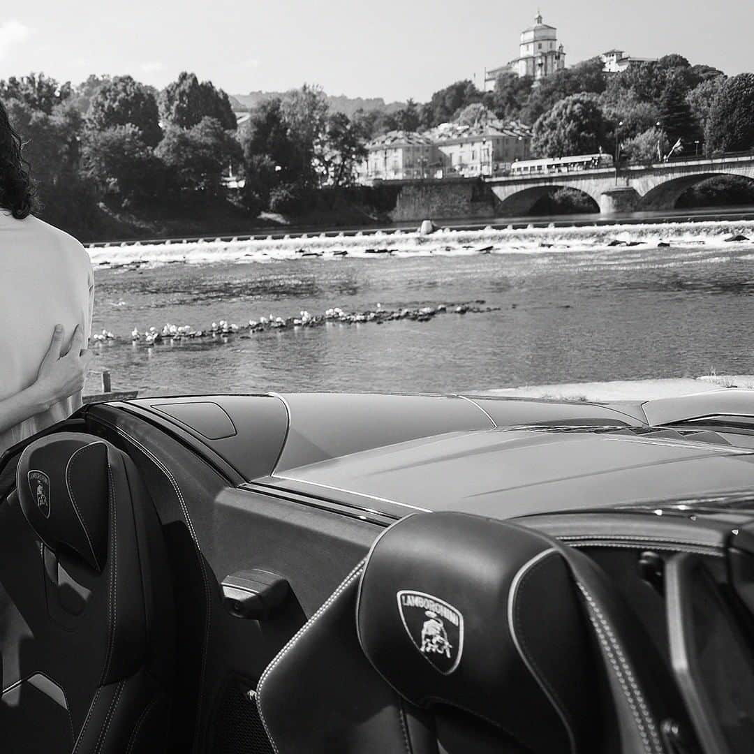 ランボルギーニさんのインスタグラム写真 - (ランボルギーニInstagram)「What’s a story? Sometimes it’s just a wonderful flow of different life fragments. That’s what photographer @chiaramirelli created with our Huracán EVO Spyder in her portrait of Italy's Piedmont region.  #Lamborghini #HuracanEVOSpyder #EveryDayAmplified #WithItalyForItaly #Piemonte」11月11日 2時49分 - lamborghini