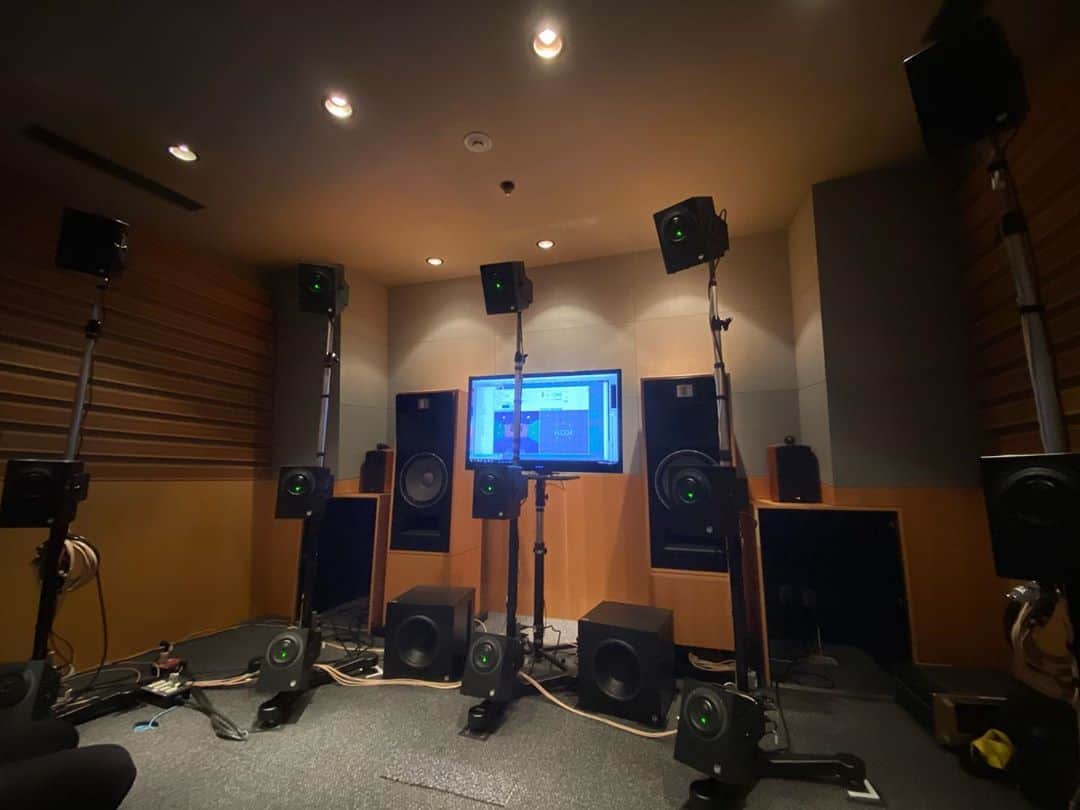 本間昭光のインスタグラム：「乃木坂ソニースタジオにて360 Reality Audioの試聴。 可能性を感じる凄さでした。」