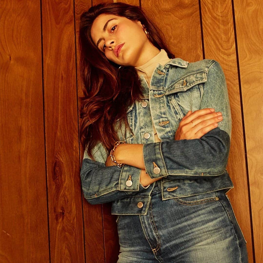 アドリアーノゴールドシュミットのインスタグラム：「Sustainably made denim is an important path forward for our industry and a key factor for how @trashisfortossers lives consciously without sacrificing personal style.  AG has saved over 26 million gallons of water this year with our new water recycling facility, we've made strides in adding new sustainable and biodegradable fabrics to our offering, and we developed more eco-friendly recyclable packaging for our shipments, and though it's great, there is a long way to go, but AG is committed to always be at the forefront of sustainability and pushing for the change we all deserve to see. 💙💚🌎 See full article @thezoereport」