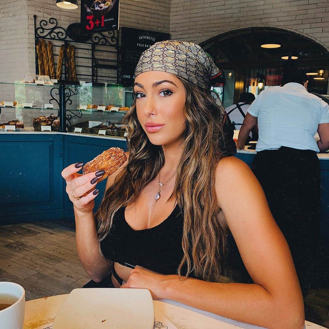 ホープ・ビールのインスタグラム：「The best donut ever @cafeantoinette  . #donutqueen  @victorozuna」