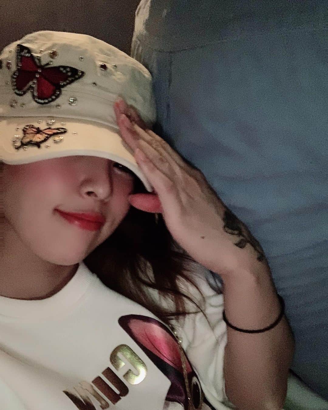 坂口杏里のインスタグラム：「今日も、高校同級生のつかさが顔出しに来てくれたよー🥰✨ 今日は早締めするかもだから来るならいまですよー🧡  Bar Cachette(カシェット) 東京都新宿区歌舞伎町2-11-7 メトロビル4階 営業時間 1:00～7:00」