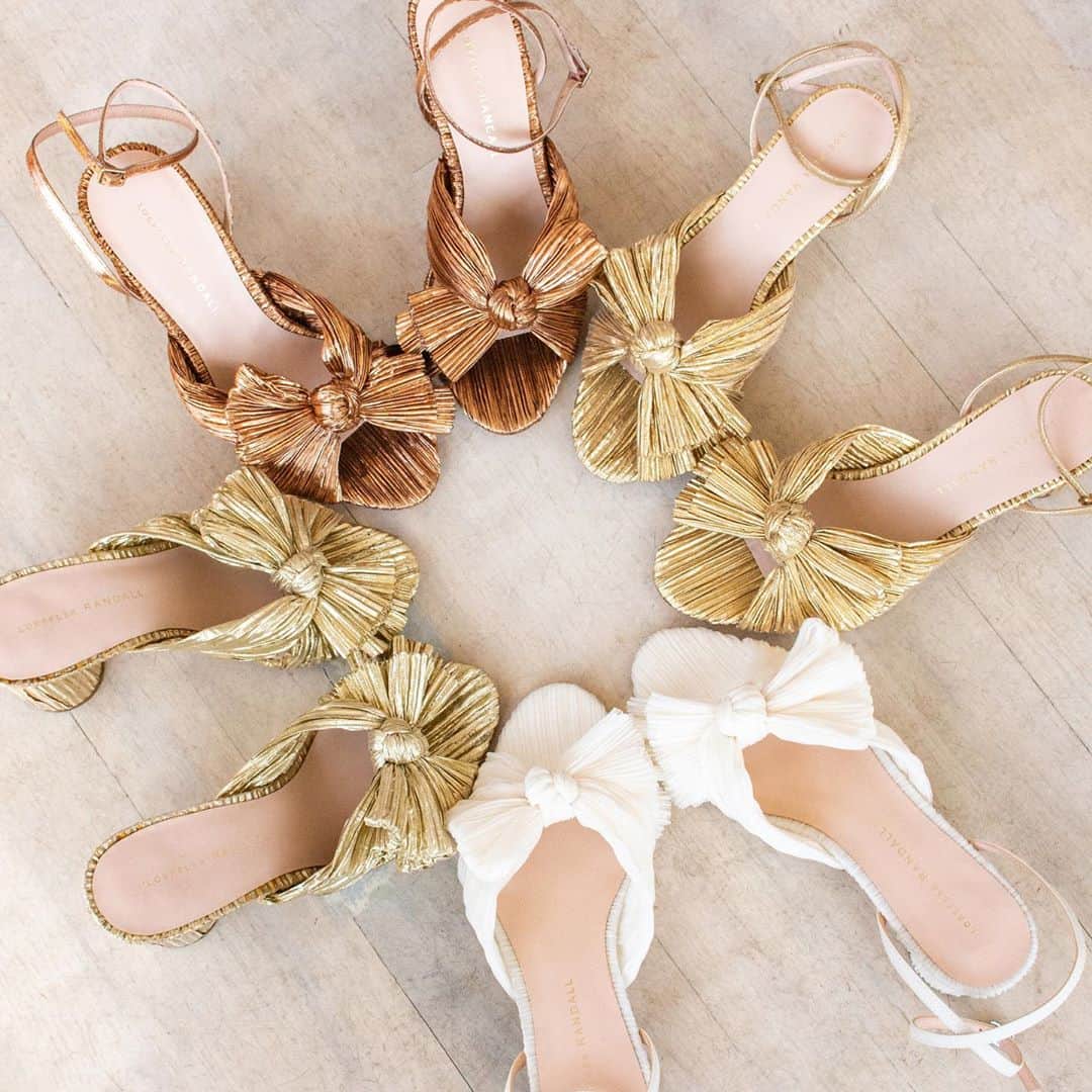 レフラーランドールのインスタグラム：「Meet our brand new Camellia in rose gold metallic lamé.」