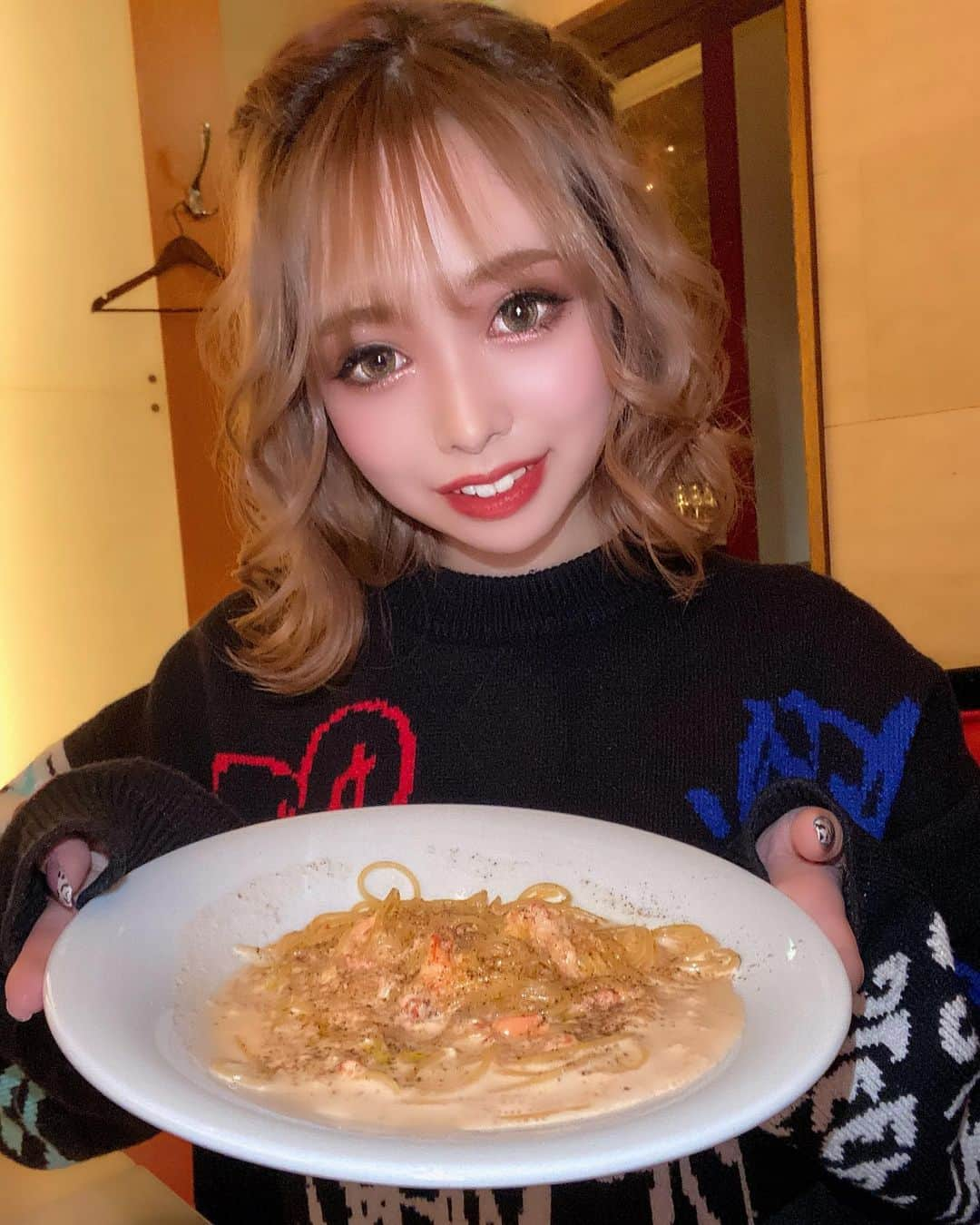 HINAのインスタグラム：「﻿ .﻿ ﻿ 錦3丁目のグルメコンテストのやつ🥺﻿ ﻿ 初めて行ったイタリアンのお店🤤﻿ パスタと一緒に撮るのむずすぎて 溢れそうになっとるけど🤣 ﻿ 📍Subrosa﻿ ﻿ とびことずわい蟹のクリームパスタ🦀﻿ 海老のガーリック焼き🦐﻿ マスカルポーネチーズ🧀蜂蜜﻿ たこのカルパッチョ🐙﻿ カンガルーサーロインステーキ🥩🦘﻿ ﻿ ﻿ ﻿ #イタリアン #飲み #プリティーウーマン #名古屋 #錦 #錦三 #キャバクラ #キャバ嬢 #ショータイム #シャンパン #シャンパンガール #ショーガール #メイク #かわいい #ダンス #コスプレ #撮影 #お酒 #酒ヤクザ #コスメ #大阪 #  飲み屋 #歌舞伎 #北新地 #六本木 #すすきの #ギャル #follow #followme #l4l」