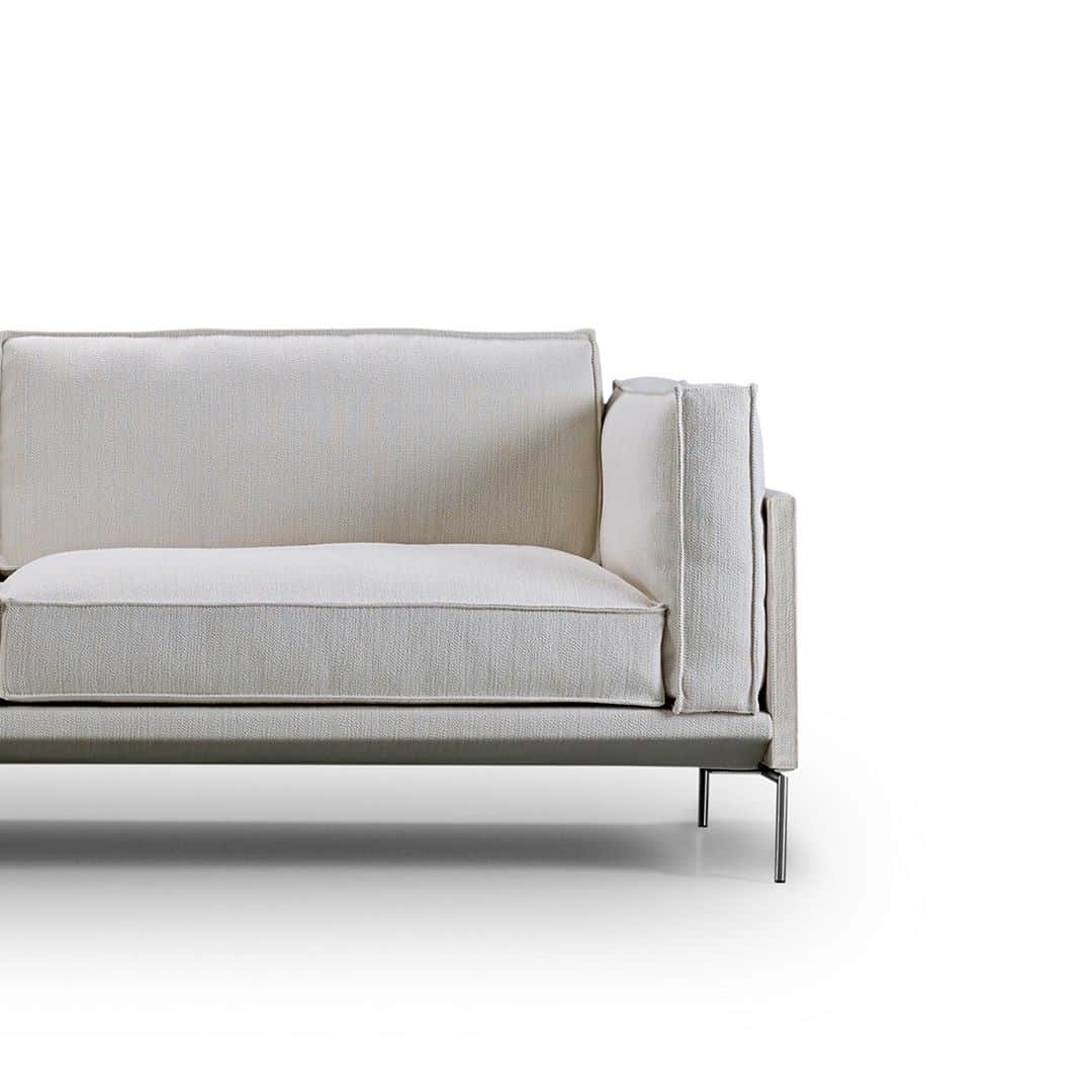 eilersenのインスタグラム：「Slimline, the airy sofa that challenges the laws of gravity⁠ •⁠ •⁠ •⁠ #eilersen #eilersenfurniture #myeilersen #slimline #interiordesign #homedecor #sofa #danishdesign #inredning #finahem #interiorlovers #interiordesign #modernliving #minimalism #nordiskehjem #nordicinspiration #nordicliving #craftsmanship #luxurylifestyle #boligindretning #designinterior #livingroominspo #boliginspiration #softminimalism #hemindredning #schönerwohnen #nordicminimalism」