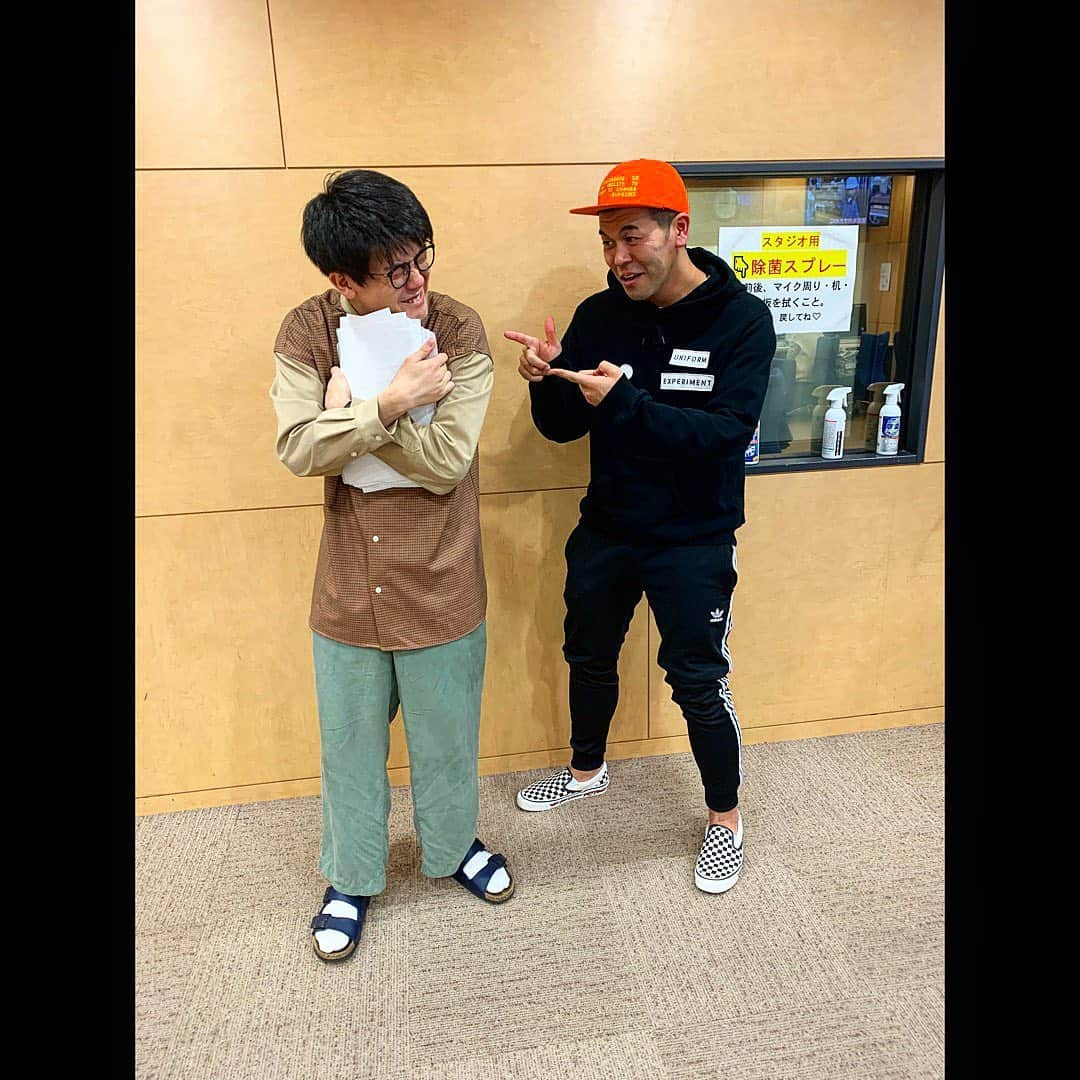 土佐卓也さんのインスタグラム写真 - (土佐卓也Instagram)「今日の家族写真 「レコメンのSNS担当になったアンゴラ村長❗️隣は三助さん？？」 卓也  #土佐兄弟 #家族写真 #アンゴラ村長  #にゃんこスター  #レコメン  #CultureZ #文化放送 #あるある土佐カンパニー #土佐カン #木村拓哉 さん #リスペクト #キムタク #takuyakimura  #キムタクInstagram考察 #リールに毎日更新中 #staysafe  #staypositive」11月11日 4時06分 - takuyatosa1