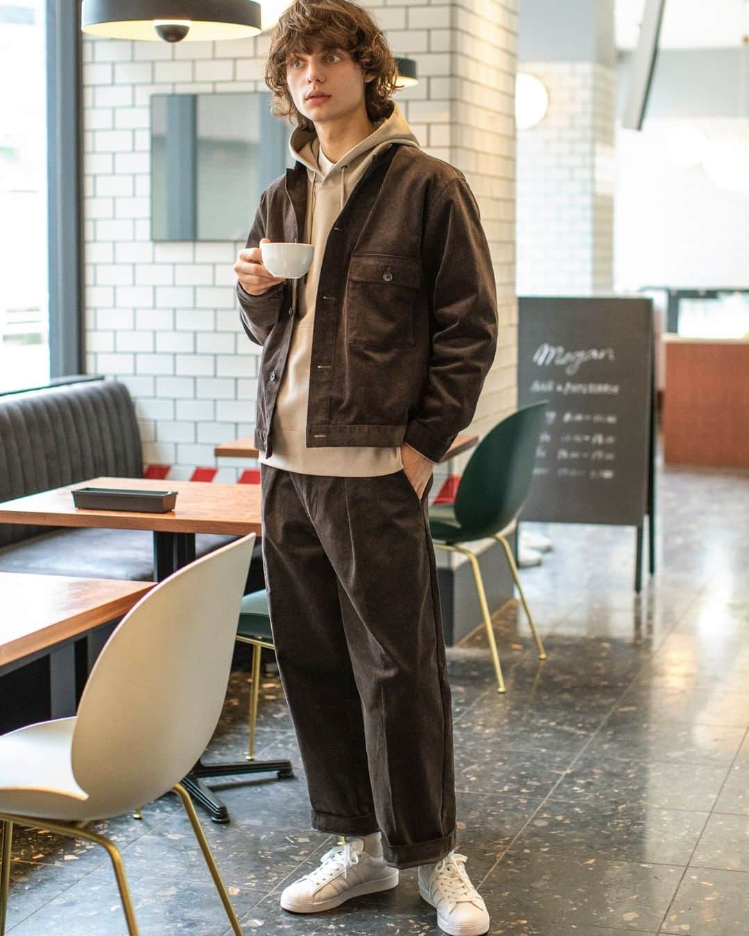 PARCOさんのインスタグラム写真 - (PARCOInstagram)「「My Basic My Standard! With PARCO」  いよいよ寒さも本格化。となれば冬服の出番。 この冬、PARCOとmen’s FUDGEがコラボレーションし、 全国のPARCOからピックアップした7ブランドによる”MyBasicな冬スタイル”をご紹介。 冬のPARCOに、新しい自分スタンダードを探しにいきませんか。  No.4：URBAN RESEARCH  STYLING： URBAN RESEARCHのブルゾン￥15000、パーカ￥9000、シャツ￥14000、パンツ￥11000、adidas Originals for URBAN RESEARCHのスニーカー￥14000 （すべてアーバン リサーチ 渋谷・静岡・名古屋・広島・福岡 PARCO店）、その他 スタイリスト私物 *表示価格はすべて税抜き表記価格です。  取り扱い店舗： 渋谷・静岡・名古屋・広島・福岡PARCO  《men’s FUDGEにて特集中！WEBサイトもチェック→https://mensfudge.jp/special/parco/vol3/》  #PARCO #パルコ #FUDGE #ファッジ #冬FUDGE #MyBasicMyStandardWithPARCO #URBANRESARCH #渋谷PARCO #静岡PARCO #名古屋PARCO #広島PARCO #福岡PARCO」11月10日 19時21分 - parco_official