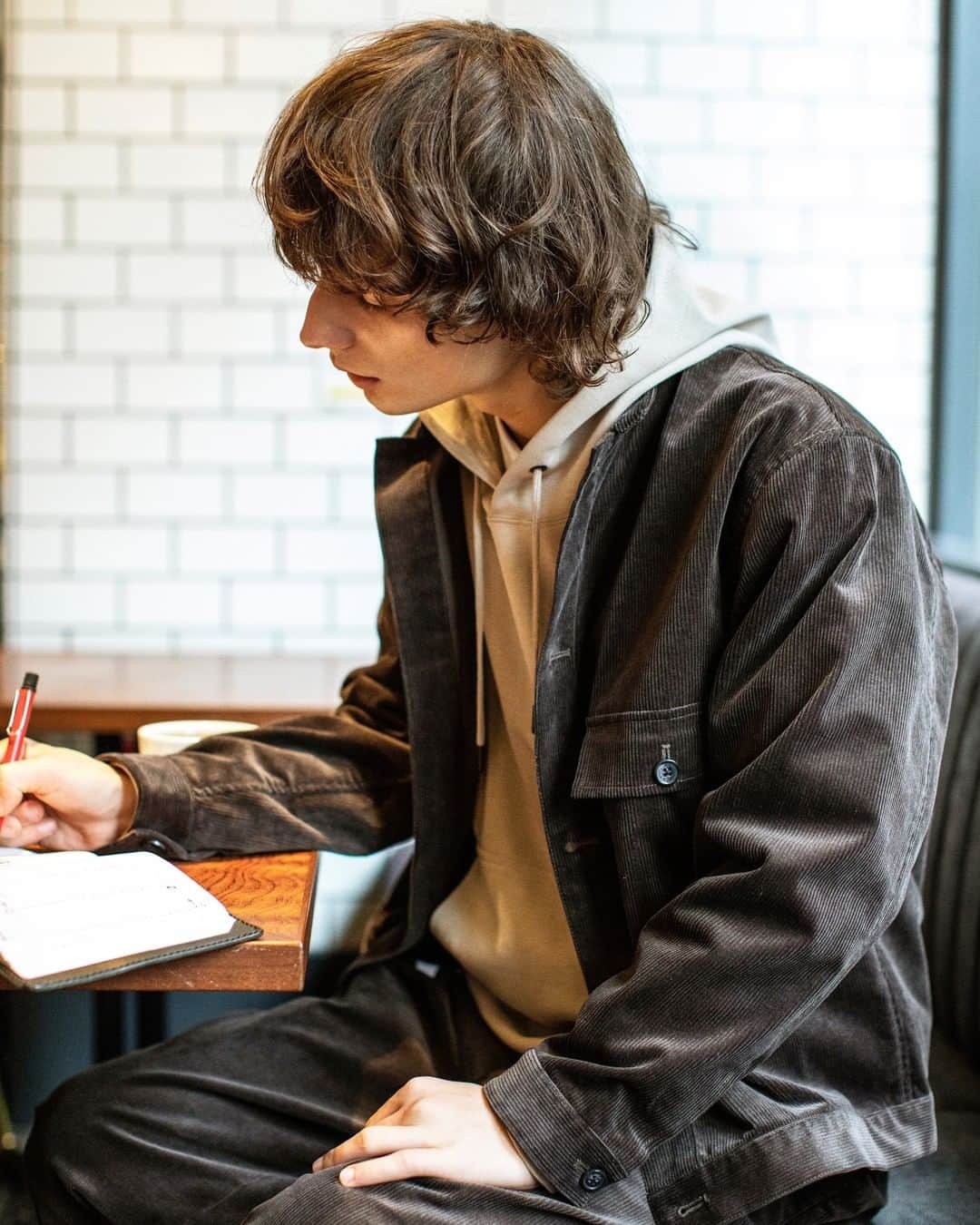 PARCOさんのインスタグラム写真 - (PARCOInstagram)「「My Basic My Standard! With PARCO」  いよいよ寒さも本格化。となれば冬服の出番。 この冬、PARCOとmen’s FUDGEがコラボレーションし、 全国のPARCOからピックアップした7ブランドによる”MyBasicな冬スタイル”をご紹介。 冬のPARCOに、新しい自分スタンダードを探しにいきませんか。  No.4：URBAN RESEARCH  STYLING： URBAN RESEARCHのブルゾン￥15000、パーカ￥9000、シャツ￥14000、パンツ￥11000、adidas Originals for URBAN RESEARCHのスニーカー￥14000 （すべてアーバン リサーチ 渋谷・静岡・名古屋・広島・福岡 PARCO店）、その他 スタイリスト私物 *表示価格はすべて税抜き表記価格です。  取り扱い店舗： 渋谷・静岡・名古屋・広島・福岡PARCO  《men’s FUDGEにて特集中！WEBサイトもチェック→https://mensfudge.jp/special/parco/vol3/》  #PARCO #パルコ #FUDGE #ファッジ #冬FUDGE #MyBasicMyStandardWithPARCO #URBANRESARCH #渋谷PARCO #静岡PARCO #名古屋PARCO #広島PARCO #福岡PARCO」11月10日 19時21分 - parco_official