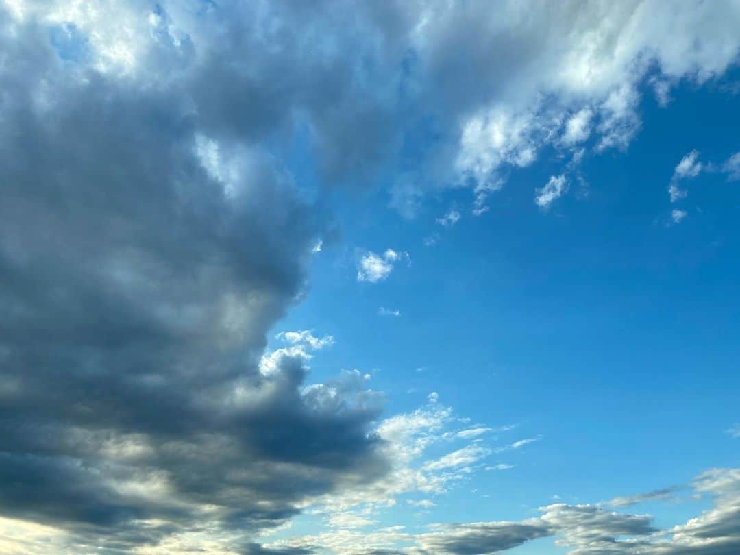 ヒカル（はやぶさ）さんのインスタグラム写真 - (ヒカル（はやぶさ）Instagram)「今日見た綺麗な空✨ #空 #青空 #綺麗」11月10日 19時30分 - hayabusahikaru8823