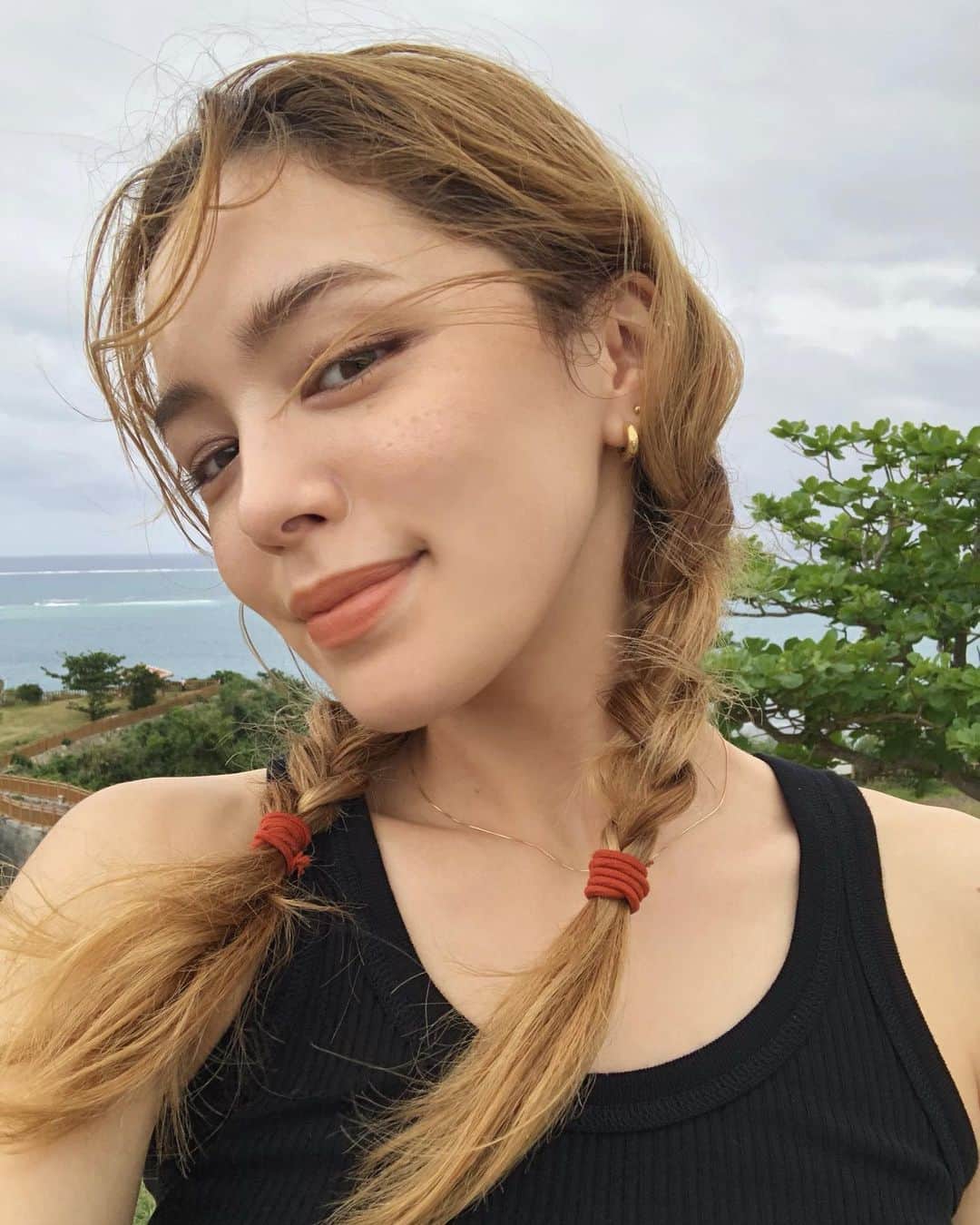 ステファニーさんのインスタグラム写真 - (ステファニーInstagram)「🎀🌿 リクエストもらってたので、 お待たせしましたが載せます！ 三つ編みって可愛いよねっ 沖縄の撮影楽しかったなぁ。」11月10日 19時23分 - steph_0928_