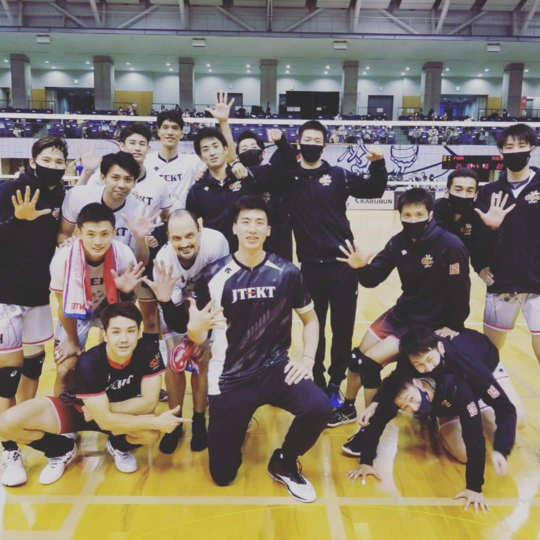 藤中優斗 のインスタグラム：「#5勝目 #6勝目 #vリーグ #jtektstings」