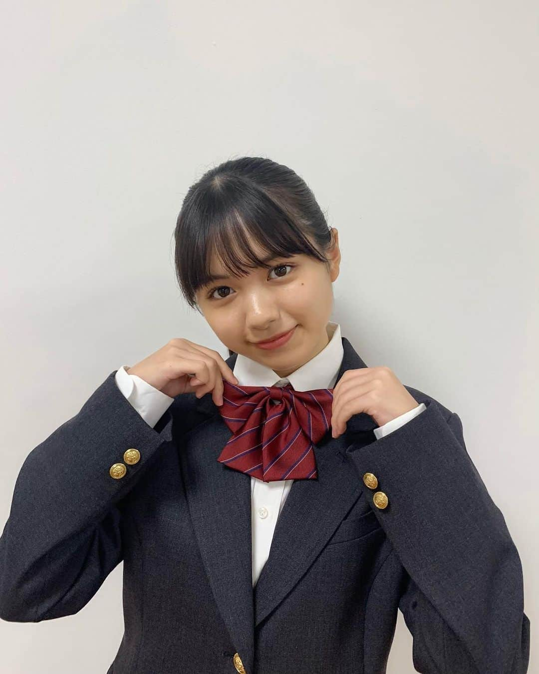 川﨑帆々花さんのインスタグラム写真 - (川﨑帆々花Instagram)「. お仕事で色んな制服が着れるので嬉しいです👩🏻‍🎓 この日はブレザーだった🎀 セーラー服もまた着たいな〜 #instagood#japan#japanesegirl#jk#school#schoollife  #女子高生#制服#ブレザー#ポニーテール#ミディアムヘア」11月10日 19時26分 - kawasakihonoka_official