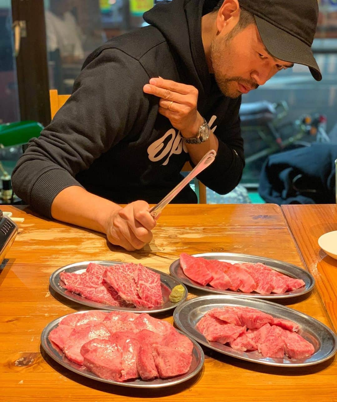 ニッチロー'さんのインスタグラム写真 - (ニッチロー'Instagram)「ヤバイ焼肉店があるとという事で  千葉遠征  【焼肉商事　指定暴肉団】  本当にヤバそう  出て来た肉見たらもっとヤバかった  食べる前でも好みだとすぐに分かるくらい  白米も食べる前から1人では無理だと分かるくらい  いい写真が多かったのでまた上げます  とりあえず堅気の焼肉店で良かった  ご馳走様でした  #焼肉商事 #指定暴肉団 #千葉 #焼肉 #飯田焼肉大使 #プロ焼肉選手 #ニッチロー' #ニックロー #ニッチ飯 #yakiniku」11月10日 19時39分 - nicchiro5.1