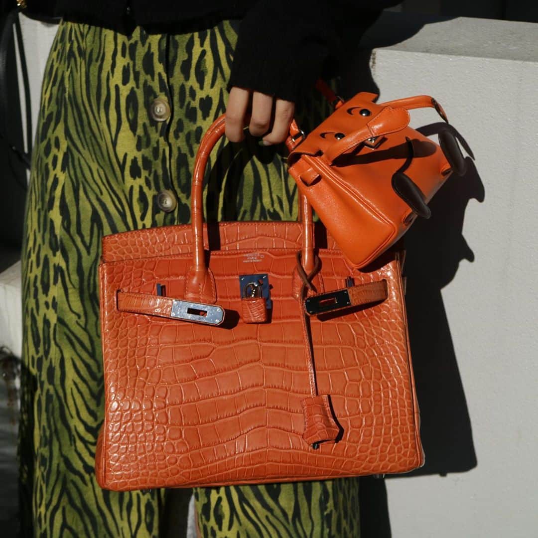 のインスタグラム：「Hermes Alligator Mat Birkin 30 in Tangerine Orange 🍊and Veau Gulliver Kelly Doll   📌This item is not available on our website, please send us a direct massage to purchase.  ✈️Free Shipping Worldwide 📩DM for more info and pricing  ➡️info@amorevintagetokyo.com   #ヴィンテージ #エルメス  #ヴィンテージエルメス #アモーレ #アモーレトーキョー #表参道 #青山 #東京 #hermes #vintage #vintageHermes #amoretokyo  #amorevintage #tokyo」