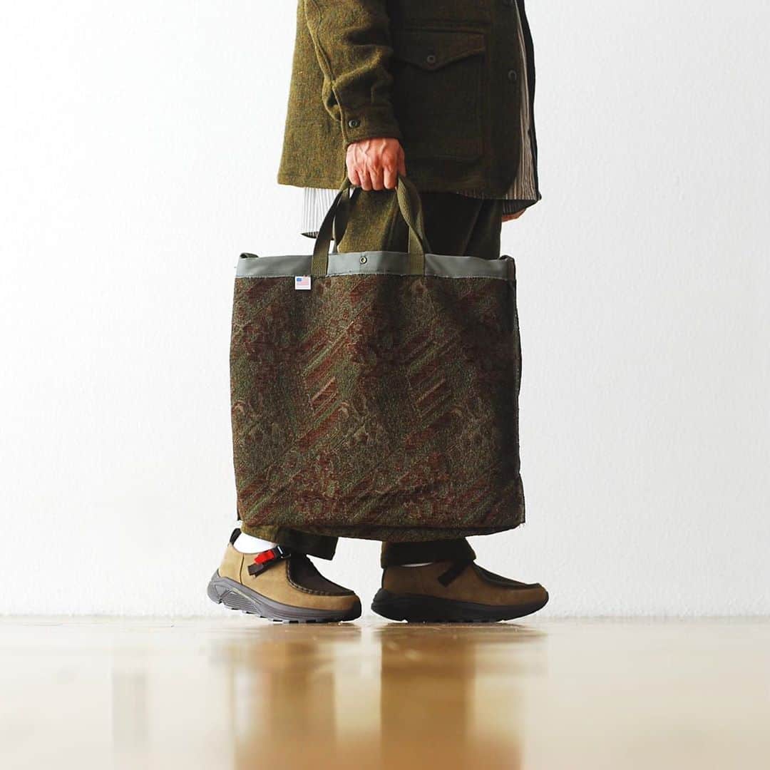 wonder_mountain_irieさんのインスタグラム写真 - (wonder_mountain_irieInstagram)「_ Engineered Garments / エンジニアードガーメンツ “carry all tote – double cloth” ￥20,900- _ 〈online store / @digital_mountain〉 https://www.digital-mountain.net/shopbrand/000000012060/ _ 【オンラインストア#DigitalMountain へのご注文】 *24時間受付 *15時までのご注文で即日発送 *1万円以上ご購入で、送料無料 tel：084-973-8204 _ We can send your order overseas. Accepted payment method is by PayPal or credit card only. (AMEX is not accepted)  Ordering procedure details can be found here. >>http://www.digital-mountain.net/html/page56.html  _ #NEPENTHES #EngineeredGarments #ネペンテス #エンジニアードガーメンツ _ 本店：#WonderMountain  blog>> http://wm.digital-mountain.info _ 〒720-0044  広島県福山市笠岡町4-18  JR 「#福山駅」より徒歩10分 #ワンダーマウンテン #japan #hiroshima #福山 #福山市 #尾道 #倉敷 #鞆の浦 近く _ 系列店：@hacbywondermountain _」11月10日 19時34分 - wonder_mountain_