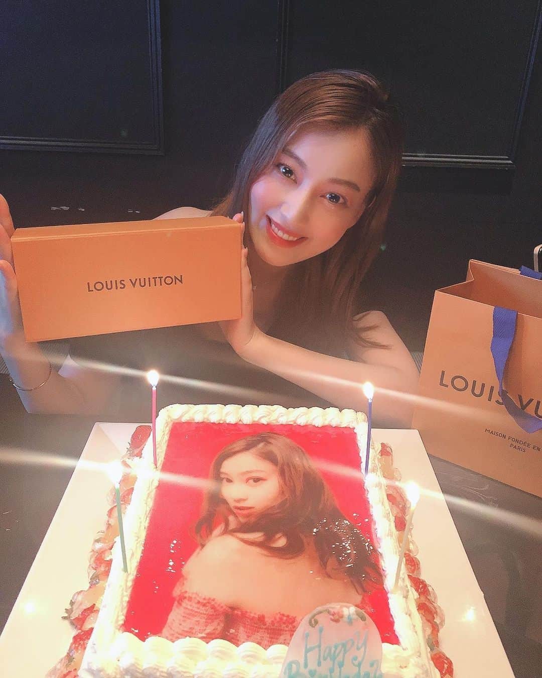のインスタグラム：「_ 嬉しい😆🤎 _ _ 載せたいものがありすぎるのに すぐ更新する事を忘れて全然追いつかないww どうしたらマメになれるでしょうか🙄 _ _ #誕生日#mybirthday#バースデー#VUITTON#ヴィトン」