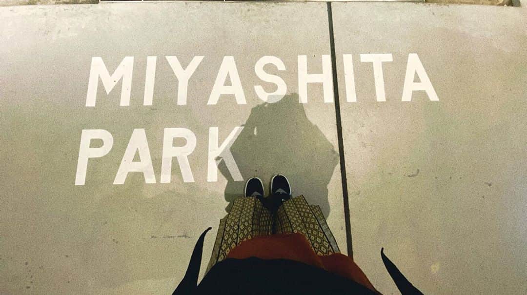 トリイクニコのインスタグラム：「- MIYASHITA PARK - ピアスの修理を取りに来たよ🛹  最近あんまり外出てなかったけど 引きこもってばっかもダメだね！  #渋谷横丁引くほど混んでる🙄 #外でもあんなに人いたらちょっと… #若くないからね😂」