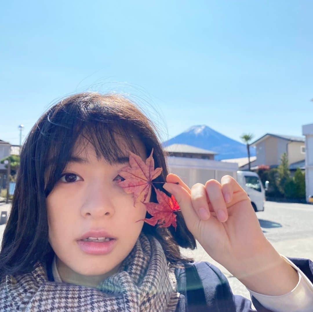 森七菜のインスタグラム：「「この恋あたためますか」 今夜22時から第4話放送です🍎🍰 色んなことがあります。色んなことが起きます。 新しいスイーツ開発と恋が…恋が…‼️（早く言いたい。。） ぜひ、22時テレビの前でスイーツ片手にお会いしましょう💕 #恋あた」