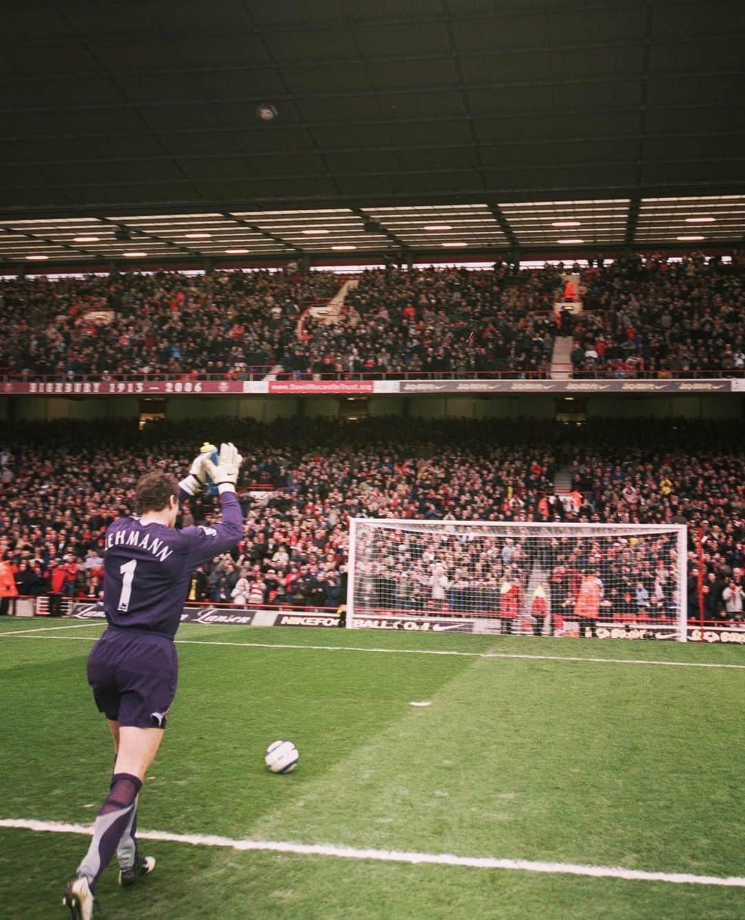 アーセナルFCさんのインスタグラム写真 - (アーセナルFCInstagram)「🧤 𝕁𝕃𝟙 🧤 ⁠⠀ ⁠⠀ #Arsenal #Lehmann #AFC #Gunners #Invincible」11月10日 19時53分 - arsenal