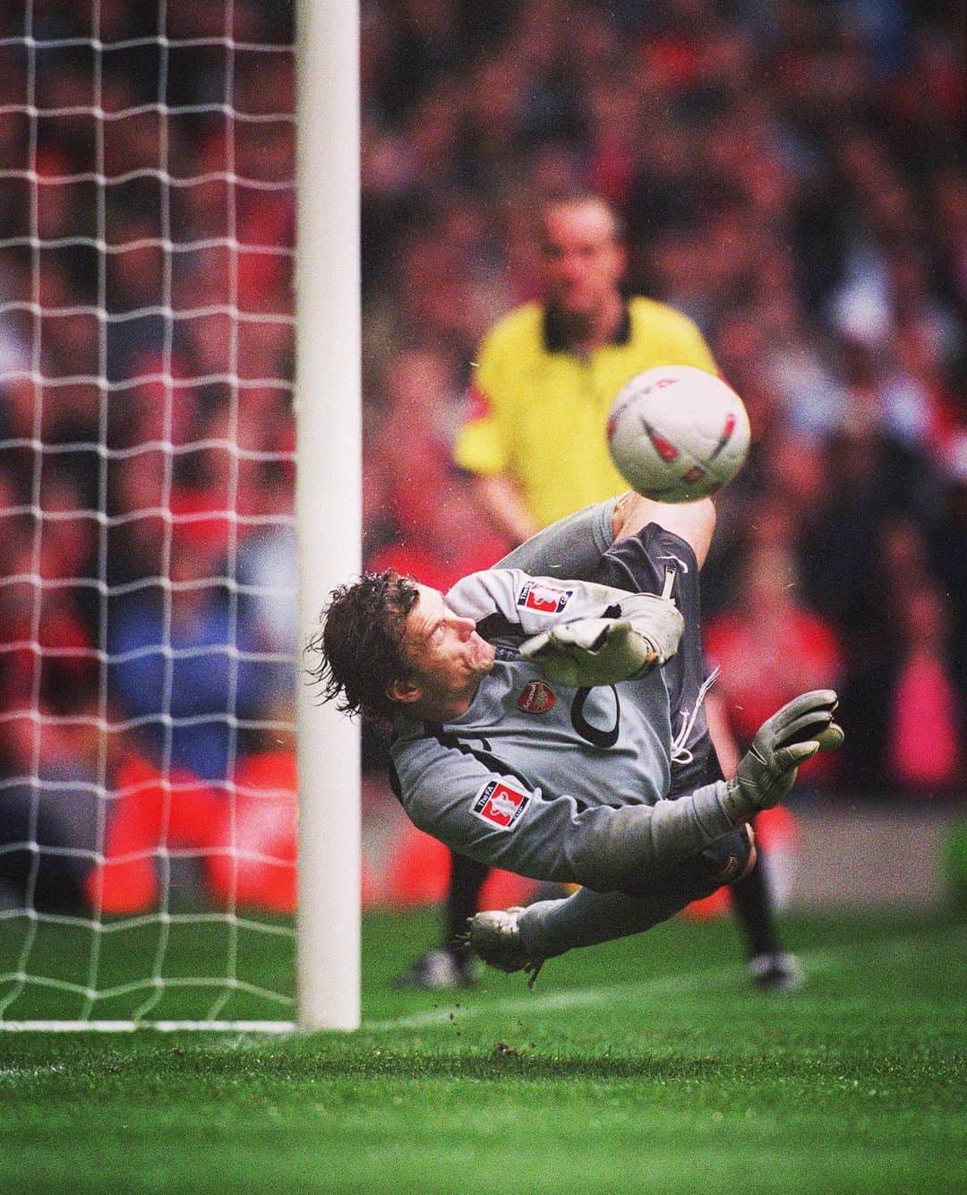 アーセナルFCさんのインスタグラム写真 - (アーセナルFCInstagram)「🧤 𝕁𝕃𝟙 🧤 ⁠⠀ ⁠⠀ #Arsenal #Lehmann #AFC #Gunners #Invincible」11月10日 19時53分 - arsenal