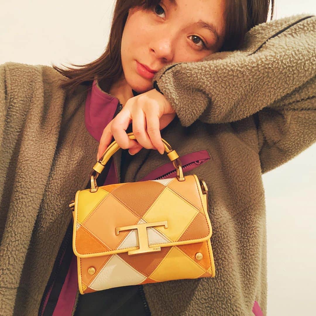 エモン・久瑠美のインスタグラム：「soooooo cute @tods 🍒🍒」