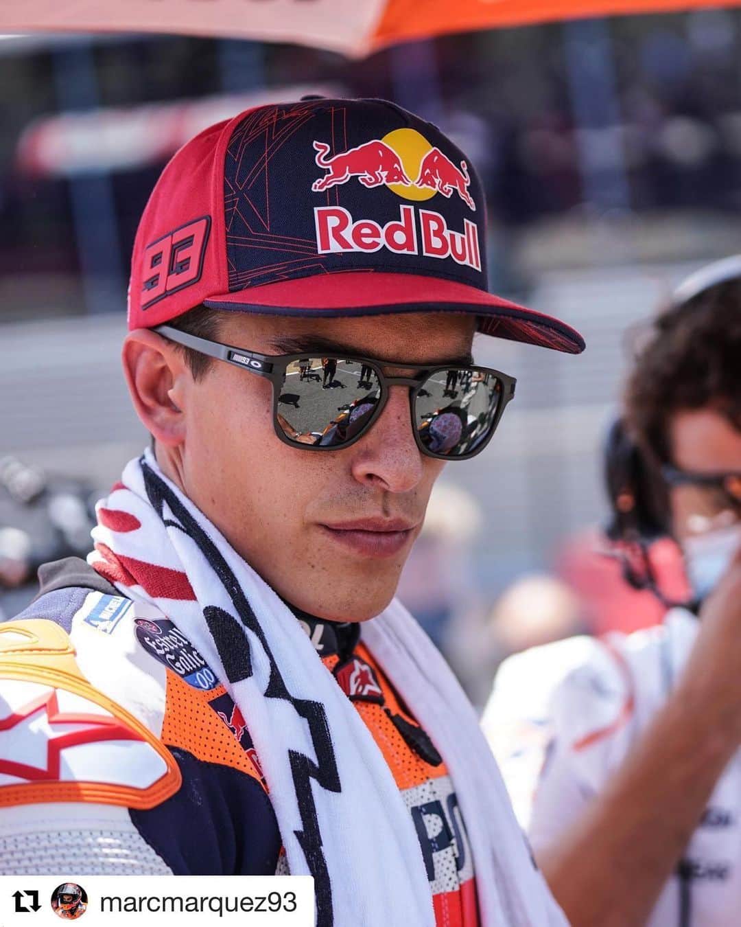 レプソル・ホンダのインスタグラム：「#Repost @marcmarquez93 ・・・ Finalmente esta temporada no volveré a competir. Tras evaluar cómo está el brazo junto con los Doctores y mi equipo, hemos decidido que la mejor opción es volver el próximo año. Ahora toca seguir con el proceso de recuperación. Gracias a tod@s por los mensajes de apoyo que sigo recibiendo. Con muchas ganas de volver en 2021!! Finally this season I will not compete again. After evaluating how the arm is doing together with the Doctors and my team, we have decided that the best option is to return next year. Now it's time to continue with the recovery process. Thanks to everyone for the messages of support. Looking forward to returning in 2021!!」