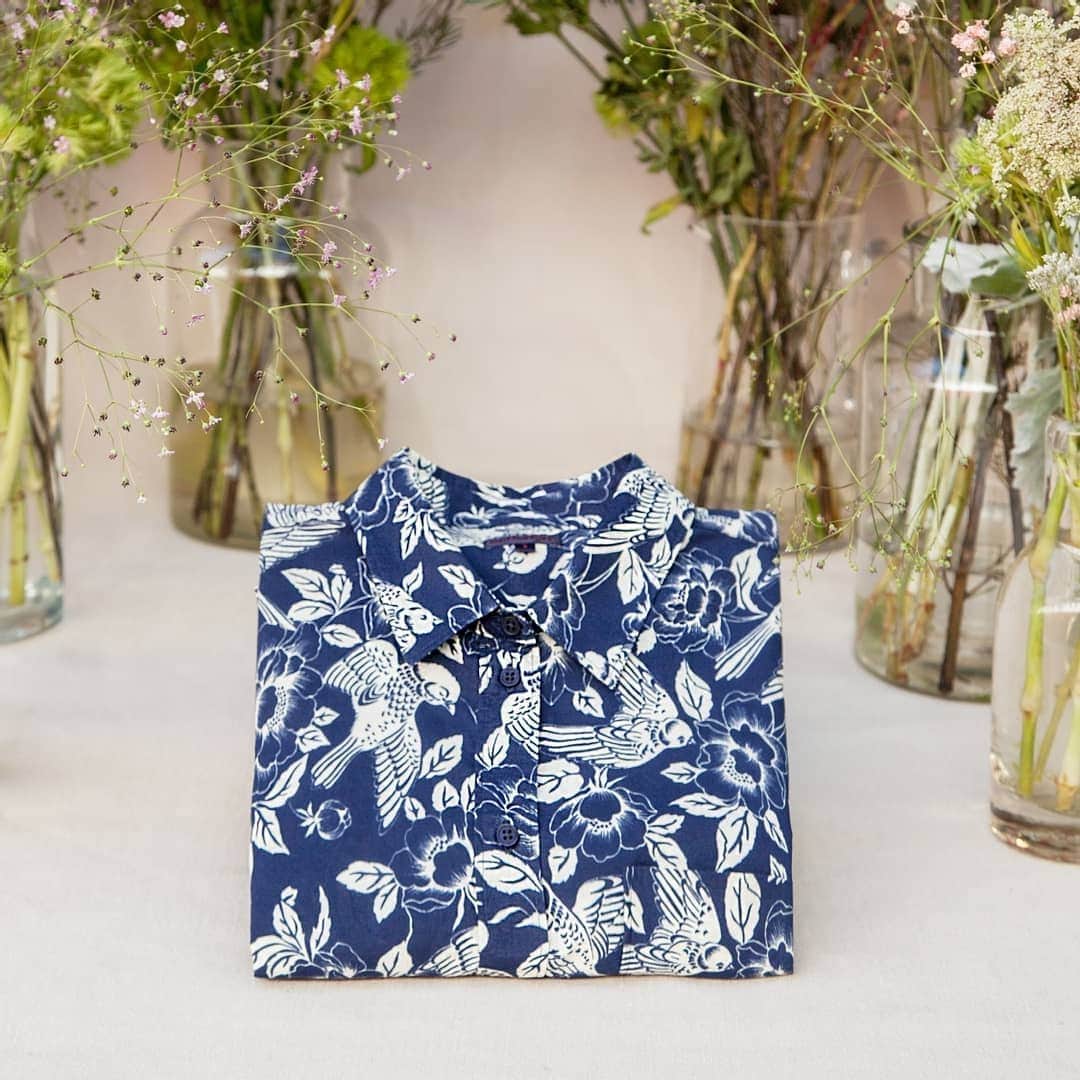 ベンシモンのインスタグラム：「LA BRADERIE SOLIDAIRE c'est parti ! 💫  Les pépites de notre collection Hiver 19 montent une dernière fois sur scène avant de tirer leur révérence. Pour l'occasion, retrouvez-les sur notre site à -50% jusqu'au 15 Novembre !  Parce que nous avions à coeur de soutenir de nouveau nos héros et pour témoigner de notre reconnaissance au personnel soignant ainsi qu'à tous ceux qui oeuvrent pour notre santé (merci à vous ❤), nous continuons notre partenariat avec l'HP-HF @fondationhopitaux en leur reversant 10% des ventes. 🏩  Nous espérons que vous y trouverez votre bonheur !  *50% de réduction sur les produits mentionnés dans la catégorie Braderie solidaire, du 10 au 15 Novembre 2020. 10% des ventes seront reversées à l'HP-HF.   Rendez-vous sur le site ❣️ (lien dans la bio) ​#bensimon #solidaire #covid #covid19 #solidarity #hopitaux」
