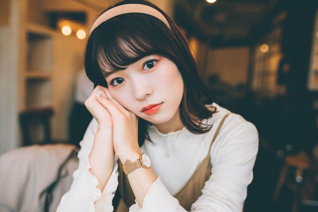 のインスタグラム：「大学のお友達に撮ってもらった〜📸 . ありがとう٩( 'ω' )و . . #カメラ #ポートレート#一眼 #一眼レフのある生活 #ポートレート撮影 #カチューシャ　#ヘアアレンジ」