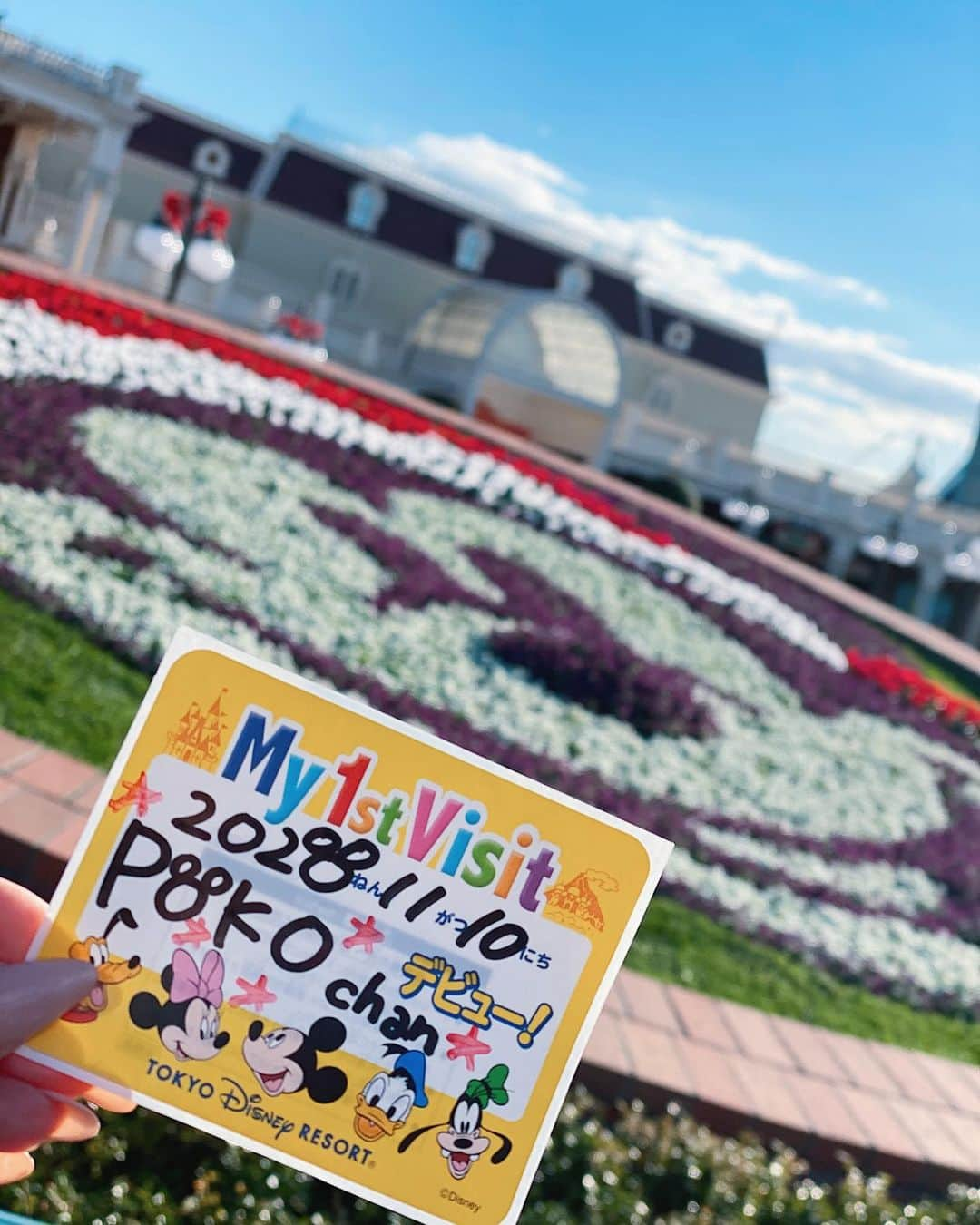 MALIAさんのインスタグラム写真 - (MALIAInstagram)「⠀ ⠀ ⠀  𝑀𝑦 𝟏𝑠𝑡 𝑉𝑖𝑠𝑖𝑡🏰✨  #20201110 #myfirstvisit #tokyodisneyland #人生初の #TDL #東京ディズニーランド #2歳 #2歳3ヶ月 と2日目♥️」11月10日 20時25分 - maliarehman