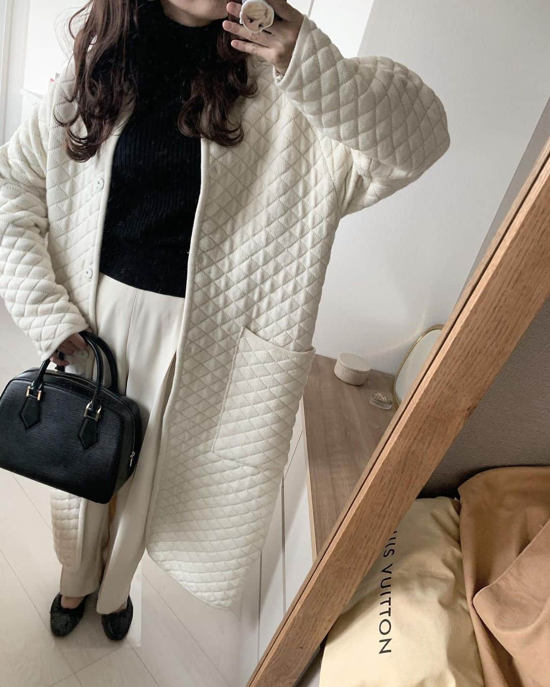 のインスタグラム：「＊ おととい☺️ WEAR更新したので詳細は リンクのURLから見てください☺️💓 * この日は 君の瞳が問いかけている を見に行ってきました🥺！ からの〜 はしご酒最高🍻」
