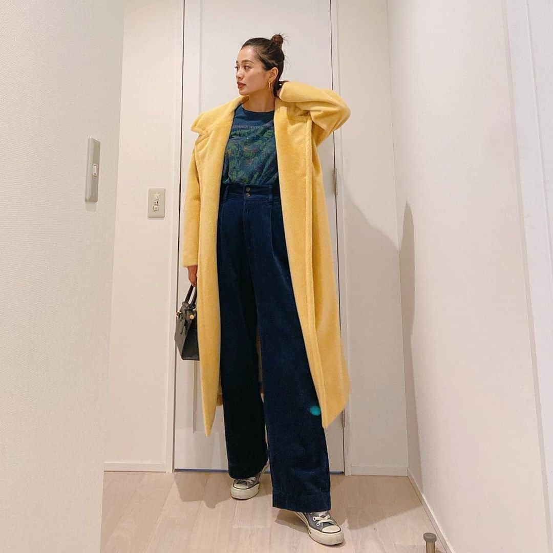 黒木なつみさんのインスタグラム写真 - (黒木なつみInstagram)「﻿ 🌙💛🐥✌️✨﻿ ﻿ ﻿ #Vicente#shaggy#coat﻿ #ぴよこカラー#🐥#🐢﻿ #コーデュロイパンツも暖かい﻿ #気持ち良いよ♡♡♡﻿ #このコート;)」11月10日 20時35分 - natsumi0086