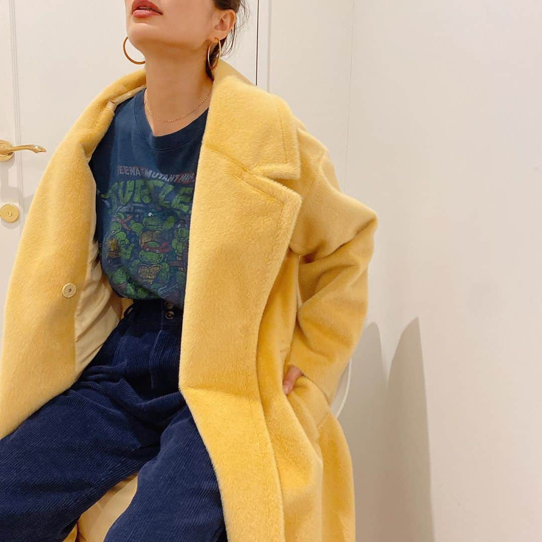 黒木なつみさんのインスタグラム写真 - (黒木なつみInstagram)「﻿ 🌙💛🐥✌️✨﻿ ﻿ ﻿ #Vicente#shaggy#coat﻿ #ぴよこカラー#🐥#🐢﻿ #コーデュロイパンツも暖かい﻿ #気持ち良いよ♡♡♡﻿ #このコート;)」11月10日 20時35分 - natsumi0086