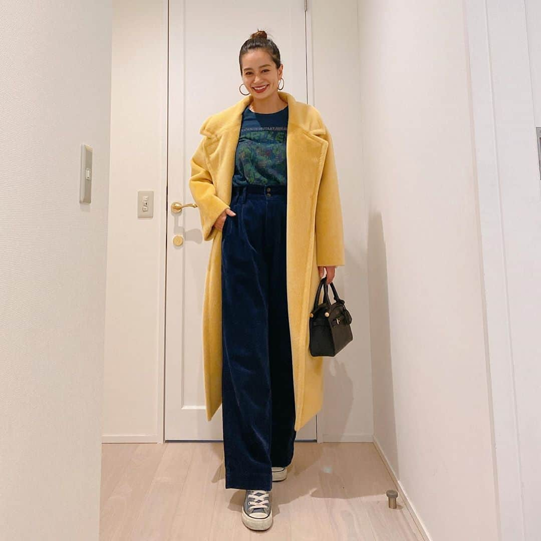 黒木なつみさんのインスタグラム写真 - (黒木なつみInstagram)「﻿ 🌙💛🐥✌️✨﻿ ﻿ ﻿ #Vicente#shaggy#coat﻿ #ぴよこカラー#🐥#🐢﻿ #コーデュロイパンツも暖かい﻿ #気持ち良いよ♡♡♡﻿ #このコート;)」11月10日 20時35分 - natsumi0086