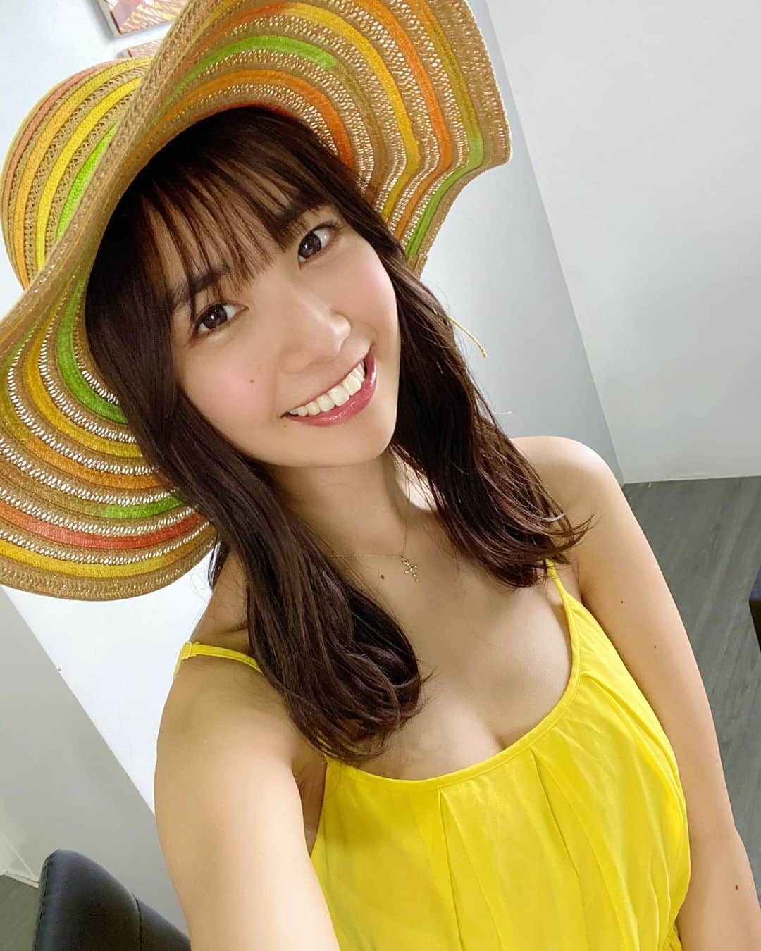 天羽希純のインスタグラム：「ほくろどこにあるか探してみ✨  #水着 #泳衣 #swimwear #ビキニ #bikini #bikinigirls #コスプレ #cosplay  #japanesegirl #巨乳 #谷間 #可愛い女の子 #グラビア #gravure #グラドル #アイドル #Japaneseidol #撮影会 #撮影会モデル #被写体 #太もも #フェチ  #プール #海」