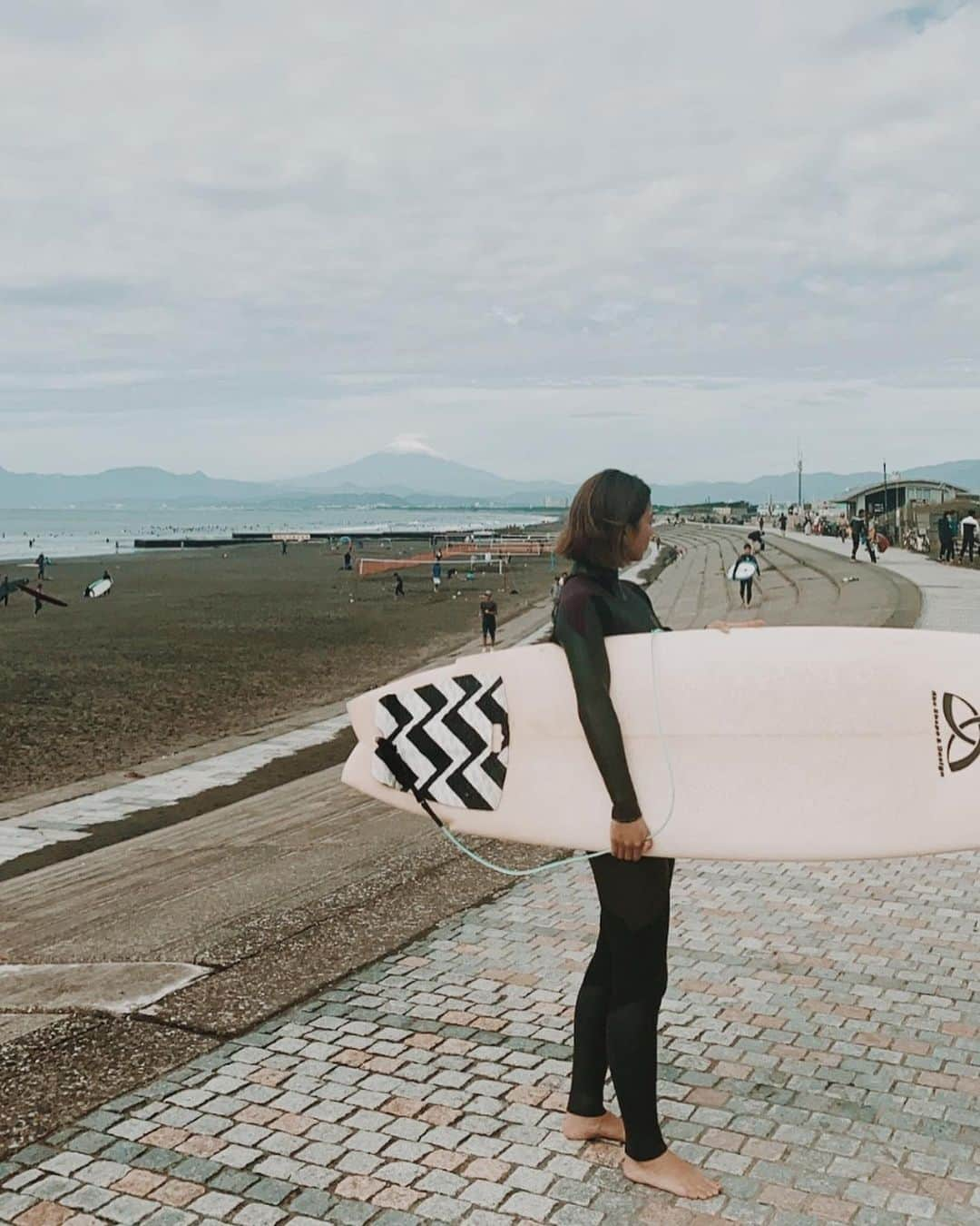 山本祐里奈のインスタグラム：「だいすきな時間🌼  #surfing #surfinglife #サーフィン#サーフィン女子」