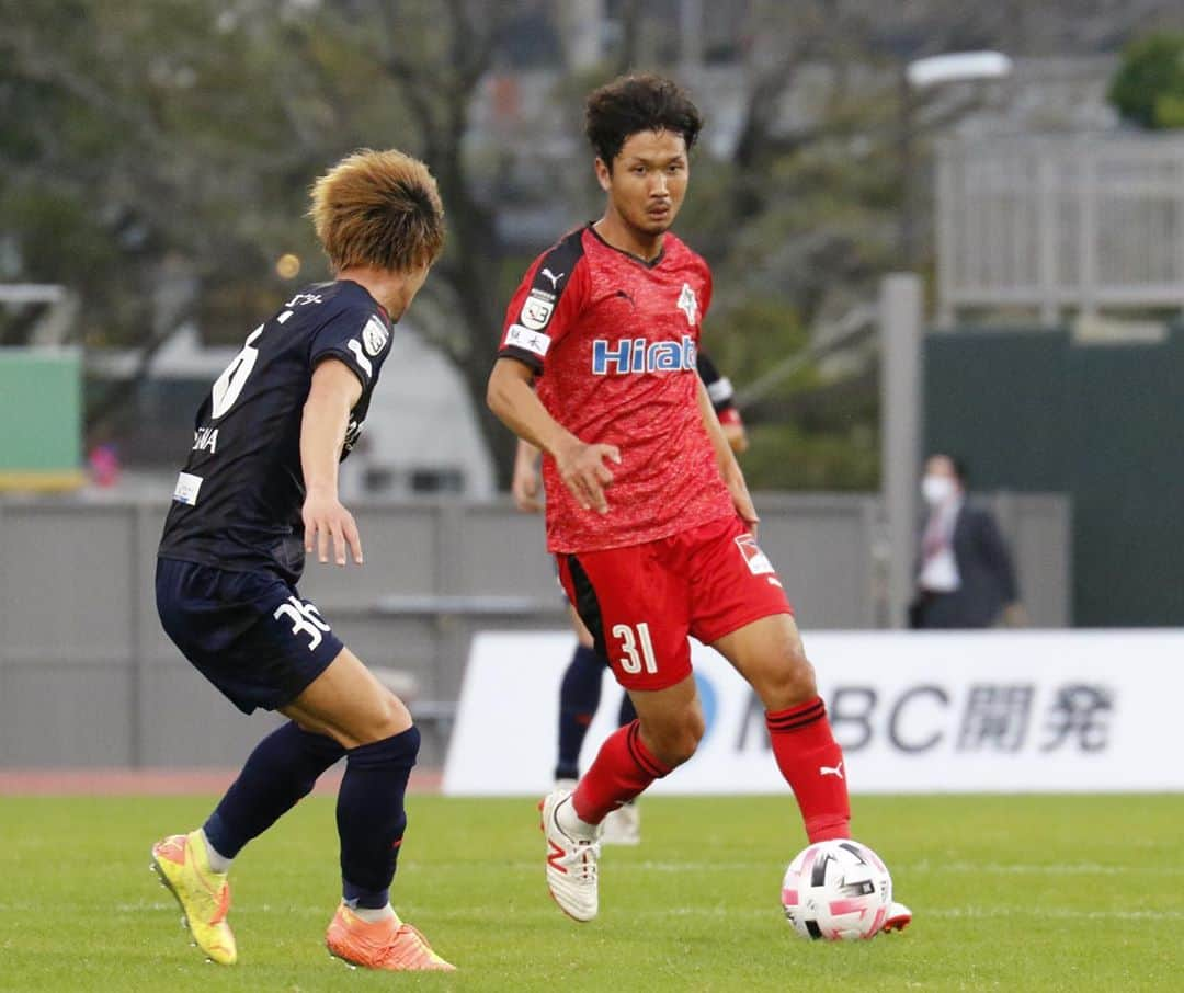 ROASSO KUMAMOTOさんのインスタグラム写真 - (ROASSO KUMAMOTOInstagram)「⚽️ ／ 11.7.SAT.第26節 VS 鹿児島ユナイテッドFC フォトレポートPart③⚽️ ＼ #広報カメラ で撮影したフォトレポートをお届けします📸 -----﻿ NEXT GAME﻿ 🗓 11月14日.SAT ⏰ 14:00 KICK OFF﻿ 🆚 藤枝MYFC 🏟 えがお健康スタジアム 📺 DAZN / NHK熊本 -----﻿ #ロアッソ熊本 ﻿ #2020シーズン ﻿ #繋続 #TSUNAGI﻿ #つなぎ  #2020の主役は誰だ  #河原創 #岡本知剛 #髙橋利樹 #黒木晃平 #roasso﻿ #熊本﻿ #Jリーグ﻿ #jleague﻿ #サッカー﻿ #ゴール ﻿ #えがお健康スタジアム﻿ #感謝﻿ #いまできること﻿ #がんばろう日本﻿ #みんなで乗り越えよう ﻿ #jリーグにできること」11月10日 20時54分 - roassokumamoto_official