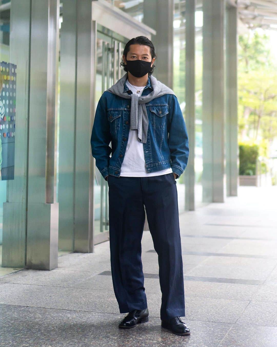高田朋佳のインスタグラム：「Basic style with mask.  ———————————————————————— #autmnoutfit #maskstyle #stylewithmask  #dressstyle #elegantstyle #modernclassicstyle #newclassicstyle #fashion #mensfashion #mensdressstyle #suitsstyle #dapperstyle #takadachannel」