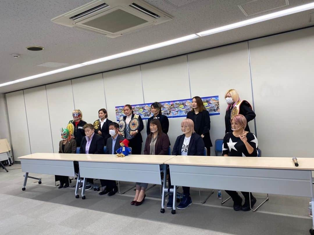 高橋奈苗さんのインスタグラム写真 - (高橋奈苗Instagram)「Women’s Pro-Wrestling Assemble in さがみ湖リゾート開催　記者会見 が行われました。  さがみ湖リゾートとASSEMBLEがタッグを組み、プロセスと佐々木健介&北斗晶によるイルミネーションの点灯式を行います。 さがみ湖リゾートに入園すればどなたでもお楽しみいただけます。 どうぞ、ご来園ください！  １２月５日（土）12:00〜 4試合 会場:さがみ湖リゾート内特設イベント会場  観戦料　無料（入場料のみで観戦できます）  参加団体　Marvelous、センダイガールズ、OZアカデミー、PURE-J、SEAdLINNNG、T-HEARTS  16:50より佐々木健介、北斗晶によるイルミリオン点灯式  「さがみ湖リゾートプレジャーフォレスト」 営業時間 9:00〜17:00（休日）  入園料　大人1800円、小人.シニア.ペット（犬）1100円 ※2匹目以降500円 フリーパス　大人4300円、小人.シニア3500円  「さがみ湖イルミリオン」 営業時間　16:00〜21:00 （昼間からプレジャーフォレストにご入園の方はイルミリオンをそのまま観覧できます） ※イルミリオンのみ大人1000円、小人700円、愛犬700円  住所　神奈川県相模原市緑区若柳1634  交通　 車／【東京埼玉方面から】中央自動車道相模湖東出口から約７分 【横浜方面から】圏央道相模原ICから約１５分、圏央道高尾山ICから約２０分  電車/JR中央本線相模湖駅下車三ツ木行き８分プレジャーフォレスト前下車  JR横浜線橋本駅（三ツ木バスターミナル乗り換え）相模湖行き約５０分プレジャーフォレスト前下車  #Assemble #Vol2 #WomensProWrestlingAssemble #ProfessionalWrestling #ProWrestling #ProWrestler #WomensWrestling  #WomenPower #Women #Athletes #Sports #Puroresu #JoshiPuroresu #JapaneseWrestling #Japan #Entertainment  #Bodypositive #Bodypositivity #Bodybuilding #Sport #プロレス #プロレスラー #女子プロレス #女子プロレスラー #女子プロレスアッセンブル #アッセンブル #SEAdLINNNG #パディントン」11月10日 20時57分 - nanae_passion_