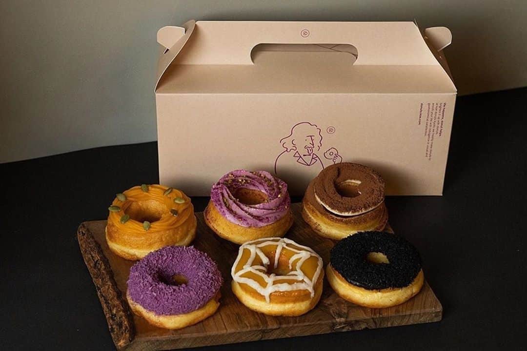 川上俊さんのインスタグラム写真 - (川上俊Instagram)「koe donuts kyoto - branding & design by @shunkawakami and artless Inc. / illustration by Yu Nagaba @kaerusensei   #Repost @koe_donuts ・・・﻿ ﻿ #koedonuts #koeethical #donutsinnovation #donuts #cafestagram #genic_cafe #genic_sweets #cafetour #kyotocafe #ethical #コエ #コエドーナツ #ドーナツ #エシカル #エシカルドーナツ #地産地消 #カフェ巡り #京都カフェ #京都カフェ巡り #関西カフェ #四条カフェ #隈研吾 #長場雄 #京都観光 #ミルクドーナツ #togokyoto #milk」11月10日 21時00分 - shunkawakami