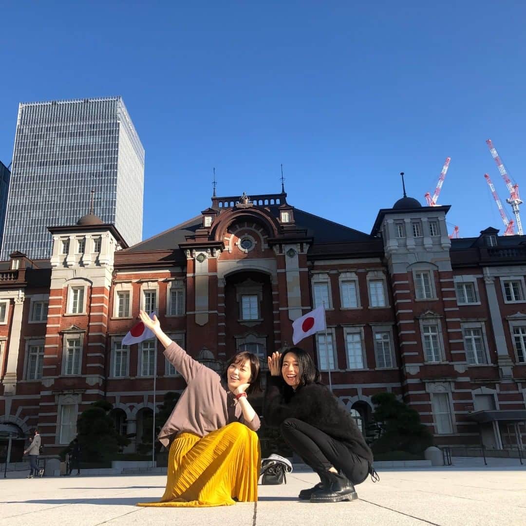 西山由のインスタグラム：「Devant la gare de Tokyo」