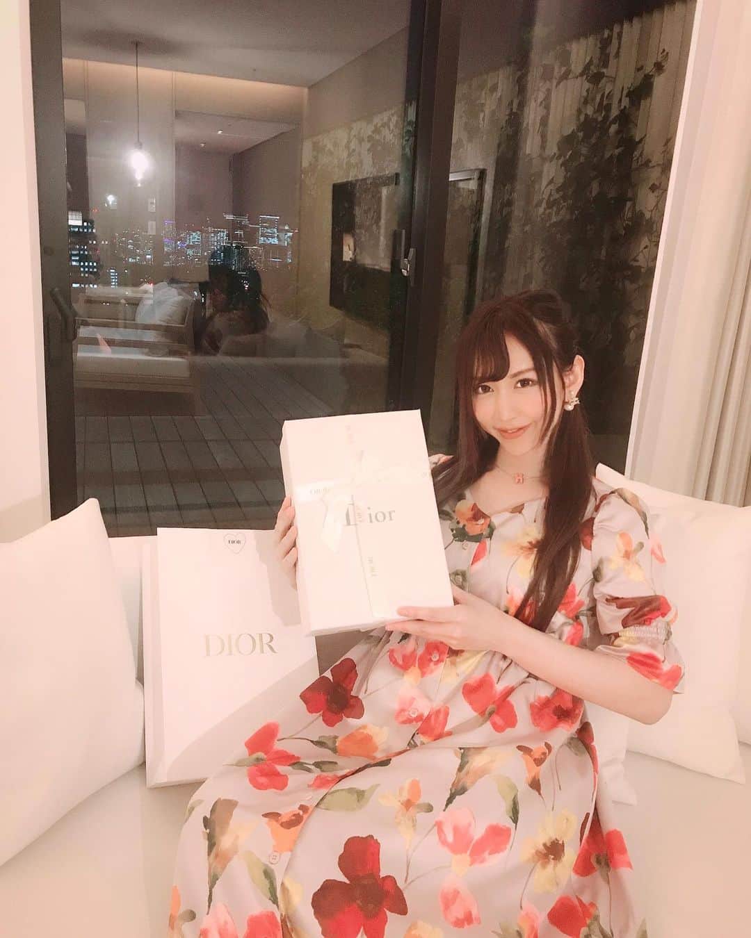橘芹那さんのインスタグラム写真 - (橘芹那Instagram)「#dior @dior 大好き🥺💓  #東京エディション虎ノ門 #高級ホテル #五つ星ホテル #東京ホテル #ホテル巡り #ホテル女子会 #休日の過ごし方 #休日コーデ #gotoトラベル #gotoキャンペーン #小旅行 #プチ旅行 #港区女子 #インスタ映え #インスタ映えスポット #オシャレ女子 #セレブ #お姉さん #いいね返しは絶対 #いいねした人で気になった人フォロー #instagood #instafashion #instahotel #instaholiday #ootd #hotel #luxuryhotel #likeforlikes #likeforfollow」11月10日 21時04分 - serinyangram