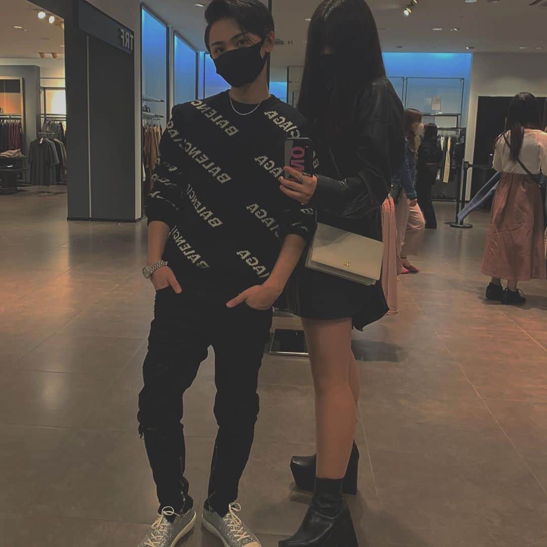 戸田英志のインスタグラム：「仕事で忙しい日々。﻿ ﻿ どれだけ仕事に時間を注いでも﻿ ﻿ 文句一つ言わずに我慢してくれる。﻿ ﻿ そして全力で支えてくれる。﻿ ﻿ だからこそ仕事に本気で専念できる。﻿ ﻿ いつもありがとう😌﻿ ﻿ 必ず最強のサービスを世に生み出すよ✌️﻿ ﻿  #起業家 #銀座 #ginza #銀座シックス　#ginzasix #銀座six 表参道 #青山 #新宿 #渋谷 #六本木 #東京 #tokyo #YouTube #YouTuber #TikTok #TikToker #ユーチューブ #ユーチューバー #ティックトック#カップル#遠距離恋愛」