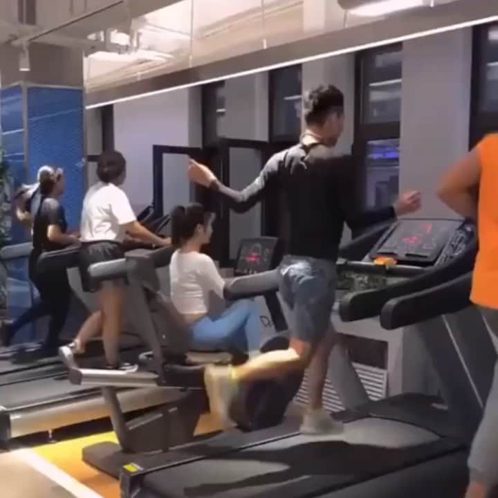Eliana Michaelichin Bezerraのインスタグラム：「Eu toda feliz voltando para a academia 🤣 Bom dia!! #vaificartudobem #alegria #gymmotivation #sejavoce #sejafeliz」
