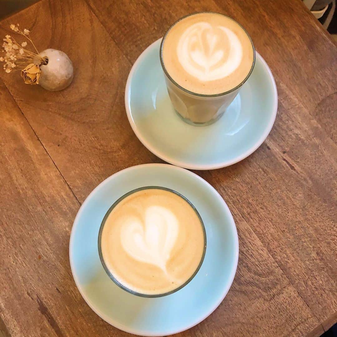 小林恵月さんのインスタグラム写真 - (小林恵月Instagram)「・ オーツミルクラテ🥛🧡 クリーミーで飲みやすかった☕️ お姉ちゃんとカフェ巡りした1日💨 ・ ・ #カフェ巡り #ラテアート  #オーツミルク  #オーツミルクラテ」11月10日 21時12分 - ezuki_kobayashi