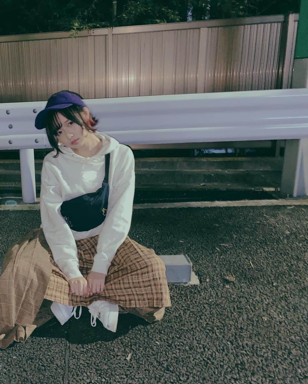 のインスタグラム：「もう、いい子になるのは疲れちゃった。 ・ ・ ・ #jouetie #jouetieコーデ #お洋服大好き #デザインカラー #インナーカラー #モデルさん #RIRIKO #インナーカラーピンク #singersongwriter🎤 #外ハネボブ #外ハネショート #ショートヘア #ワンピースコーデ #portrait #portraitphotography #スカジャン女子 #古着コーデ #古着女子 #毎日コーデ #今日のコーデ #ootd #被写体」